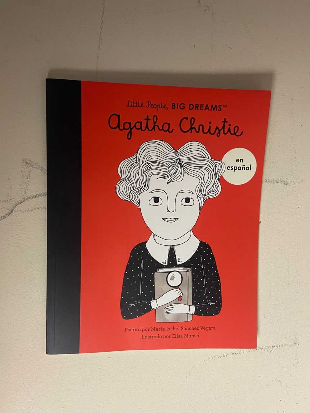 ⭐️ 10/$25 Bundle - Little People Big Dreams Book - Agatha Christie (Spanish)